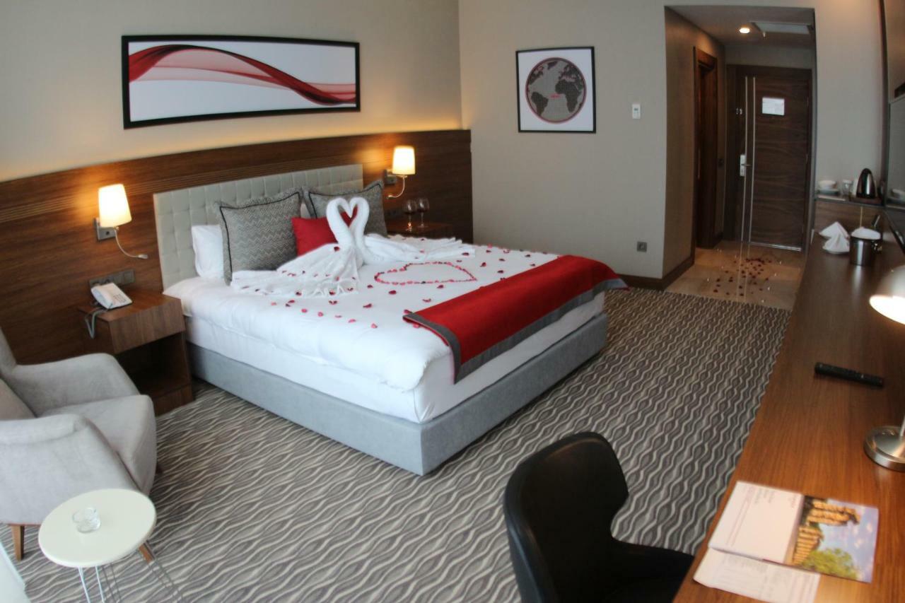 Hotel Ramada By Wyndham Nigde Esterno foto