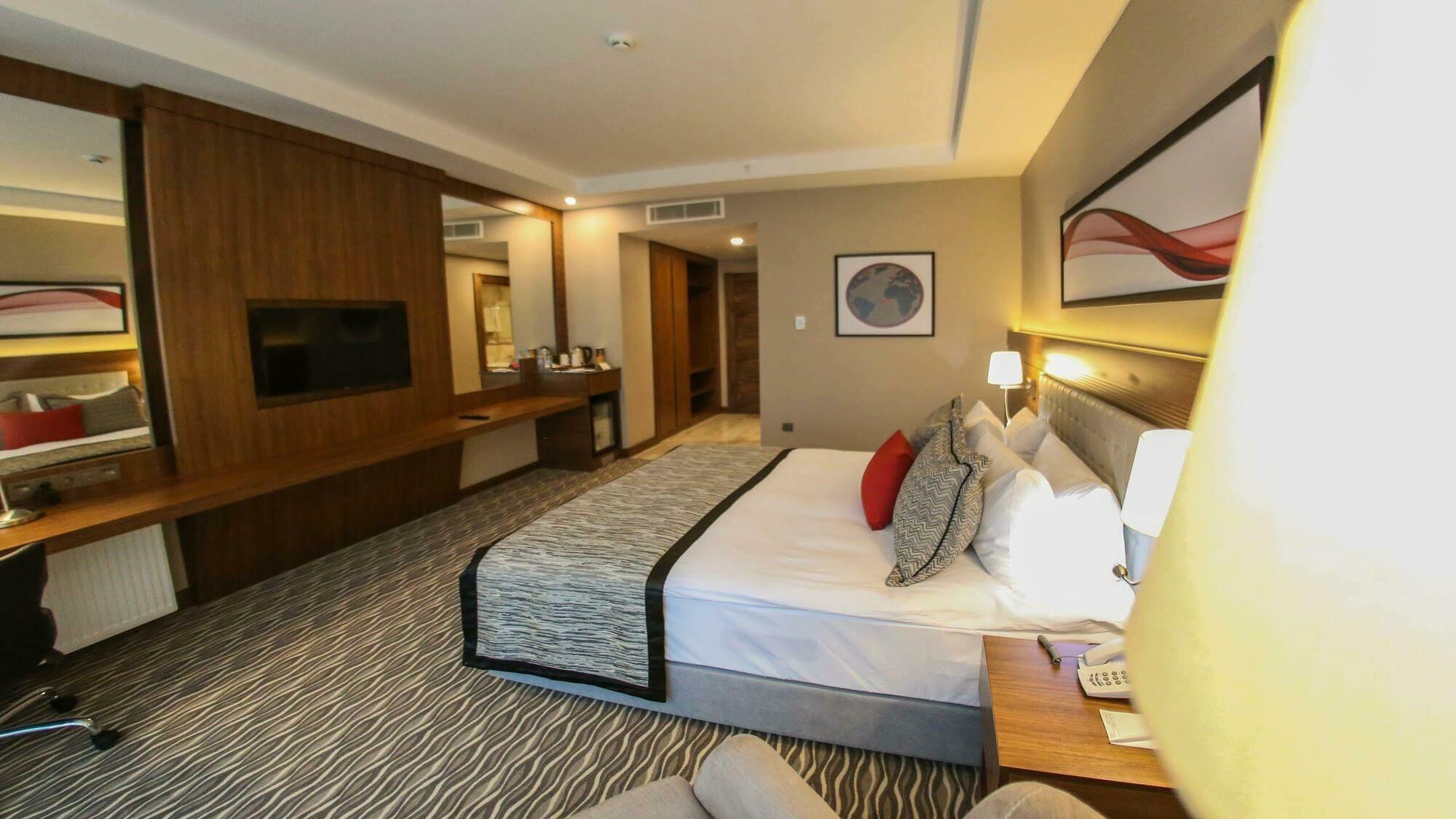 Hotel Ramada By Wyndham Nigde Esterno foto
